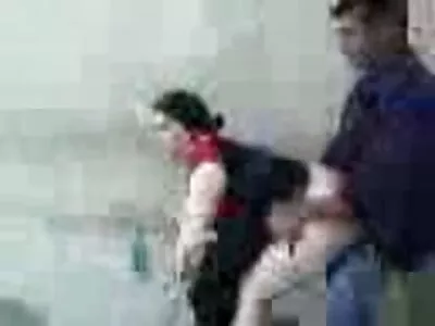 سخت تکان دادن او از پشت واقعا سخت انیمیشن خنده دار سکسی است