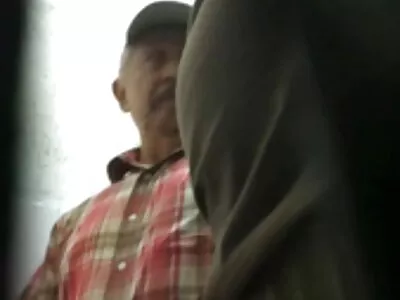 هات کله قرمز جوراب ساق بلند می پوشد و اذیت می کند گاییدن انیمیشن
