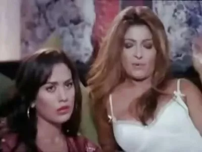 لاتین خیره کننده با یک دیلدو و خروس بازی می فیلم های سکسی انیمیشن کند